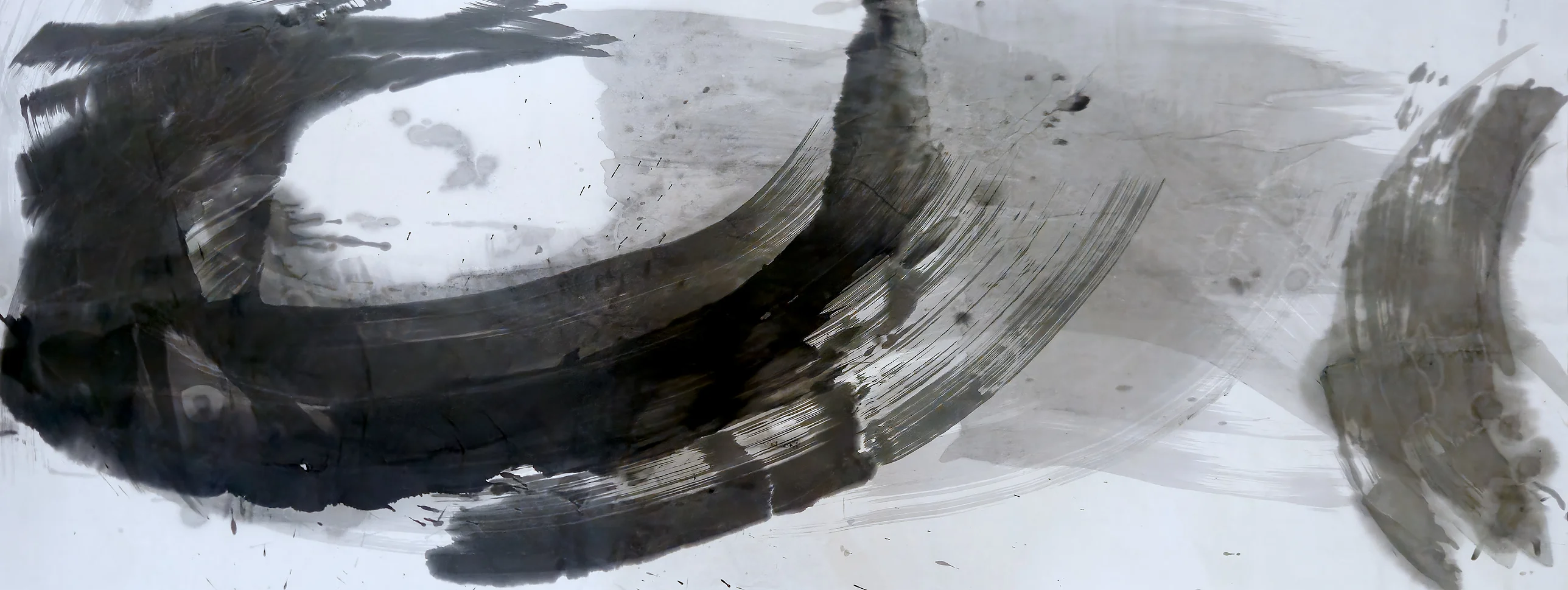 Long horizontal ink painting: broad black arc at left enclosing a white oval, pale grey wash at centre, grey crescent at far right.
