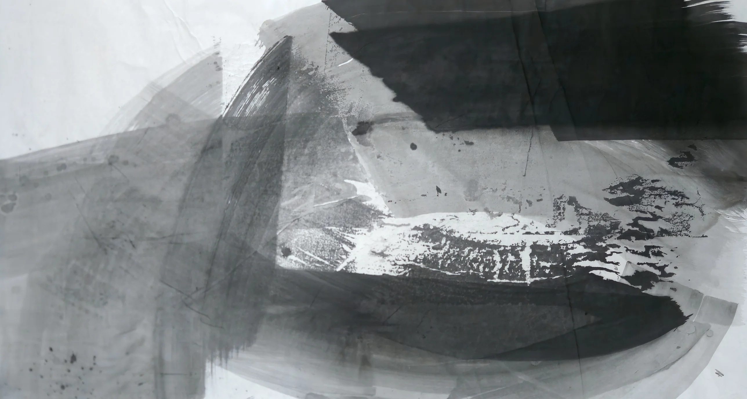 Wide ink painting: a black slab at top right, a dark curved sweep along the bottom, a broken pale band between, grey washes left.