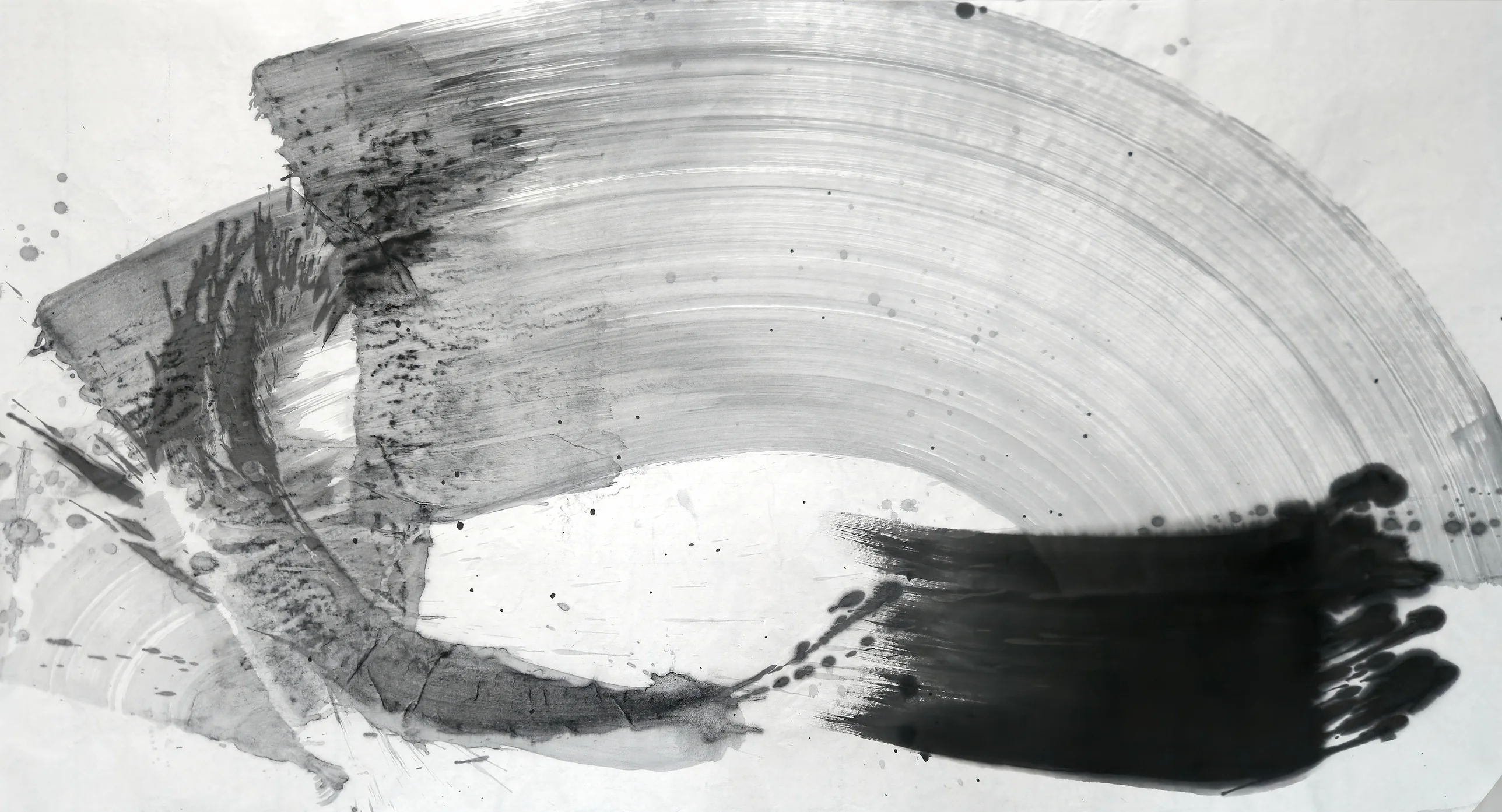 A wide streaked grey arc sweeps over a pale sheet to a black block at lower right, with grey strokes and spatter at left.
