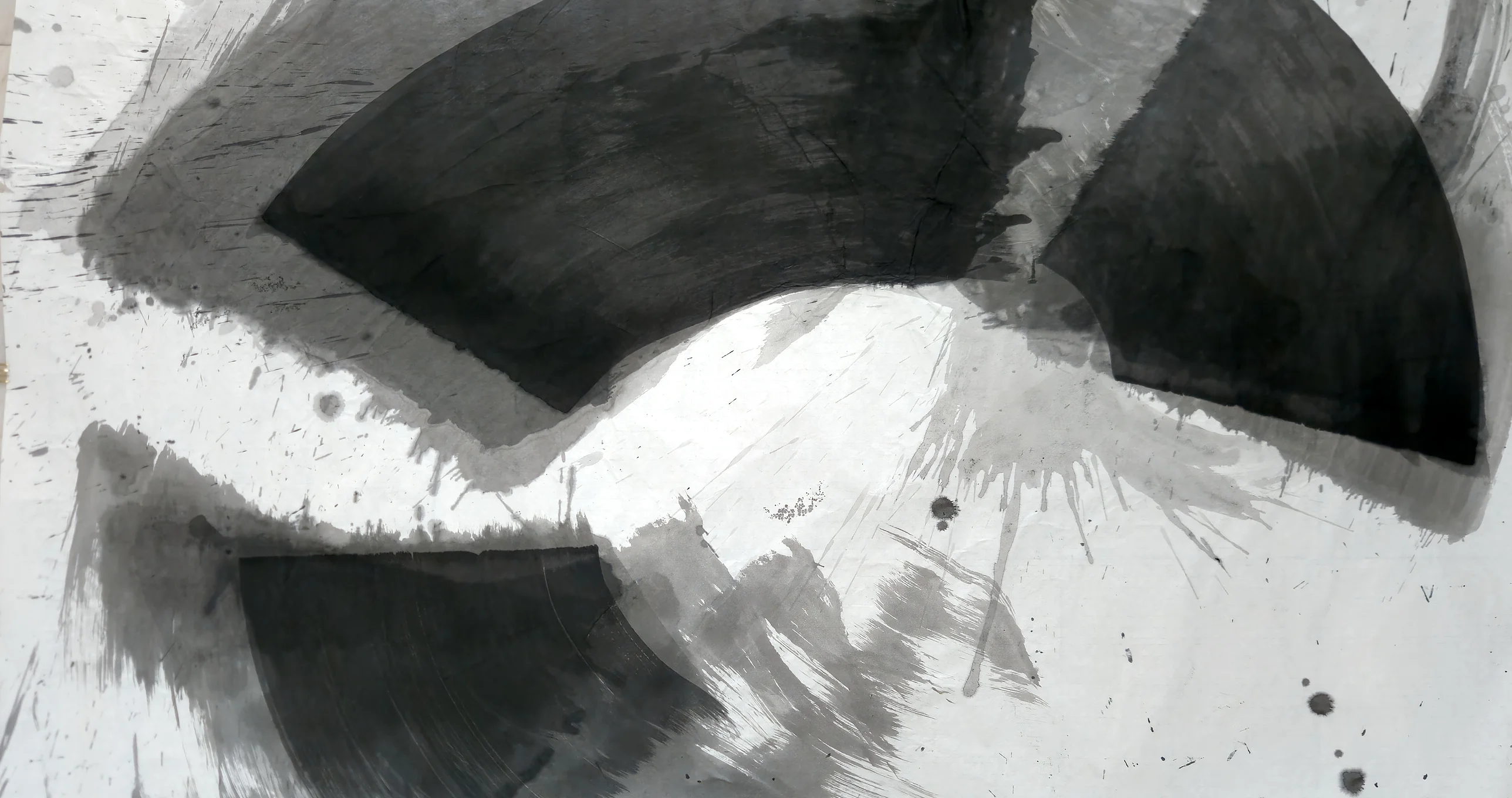 Three large black curved wedges at top, right and bottom left, ringed by grey washes and spatter, around a white central band.