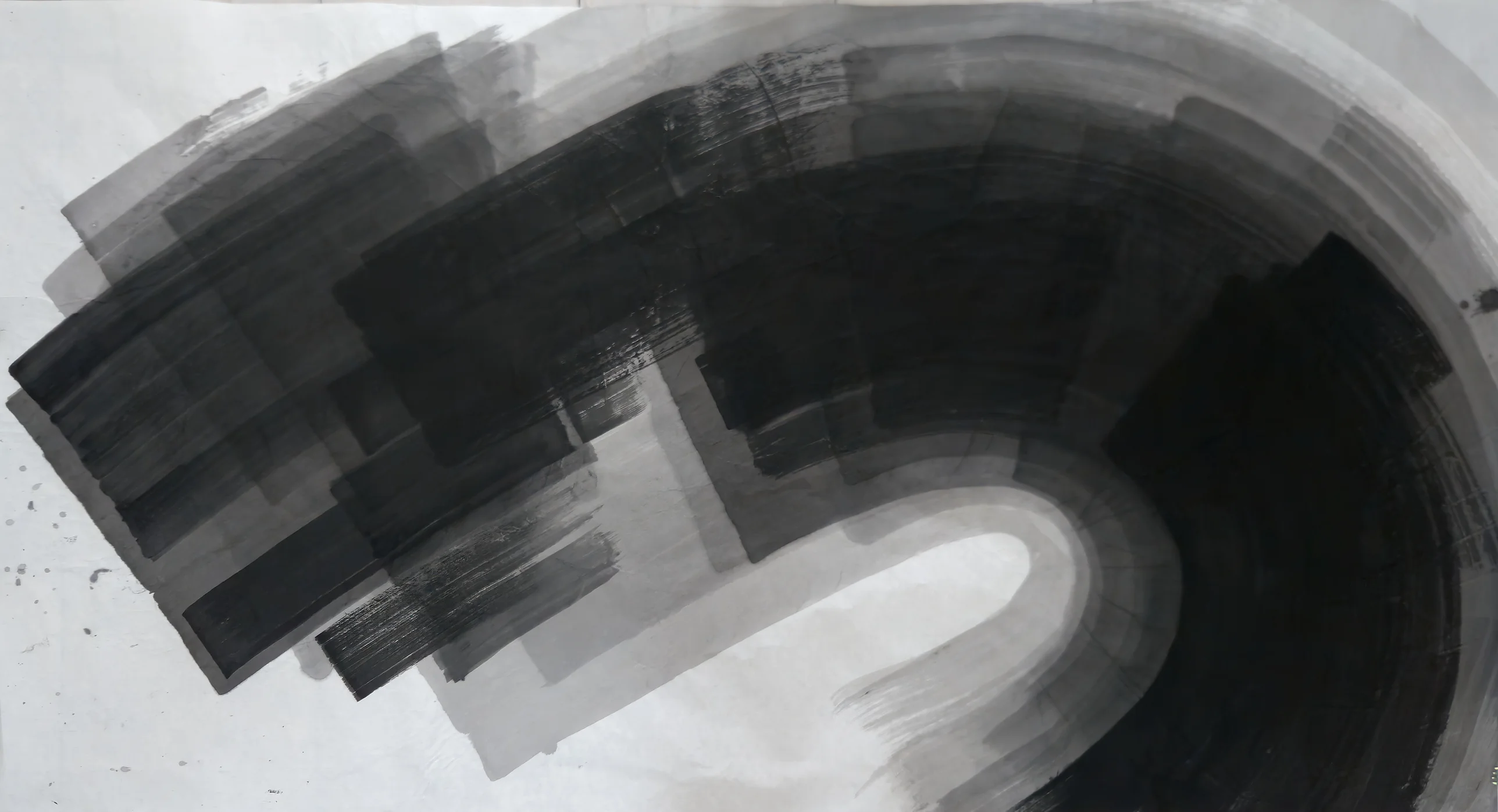 A dark ink hook: grey rectangular blocks at left arc across the top and down the right into black, around a white tongue.