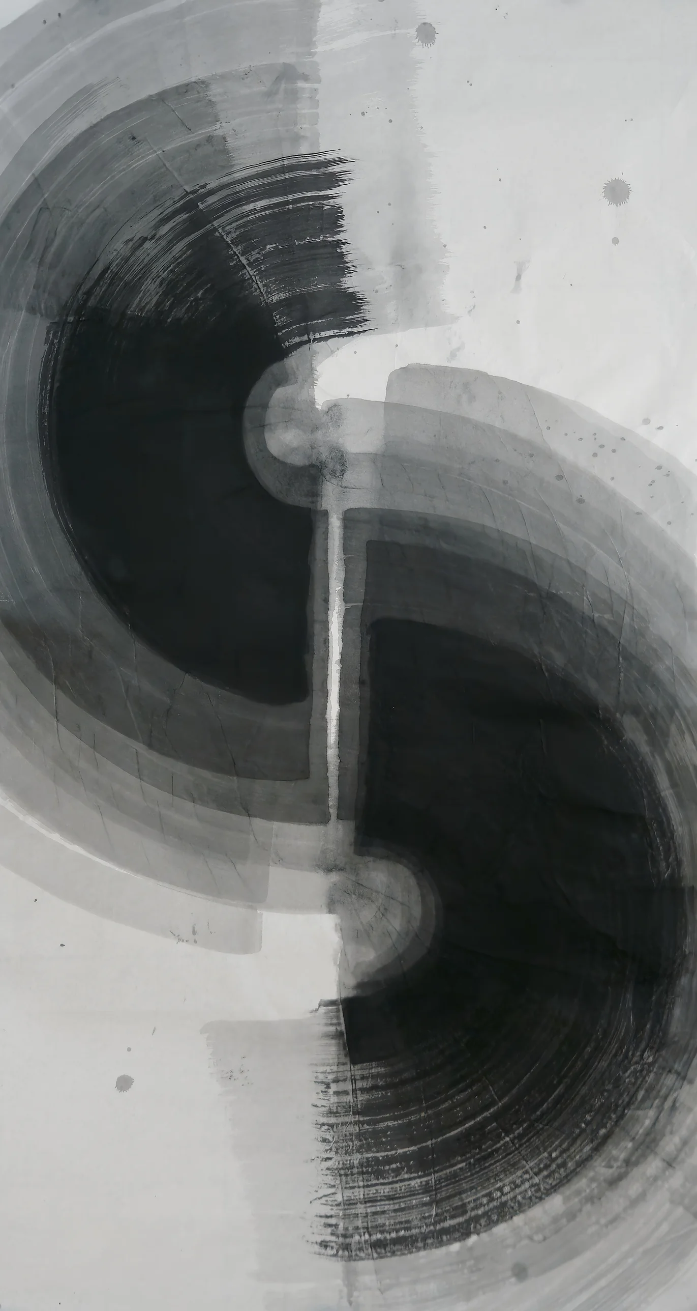 Tall ink painting: two half-disc fans of stepped grey bands around black cores interlock along a thin white vertical seam.