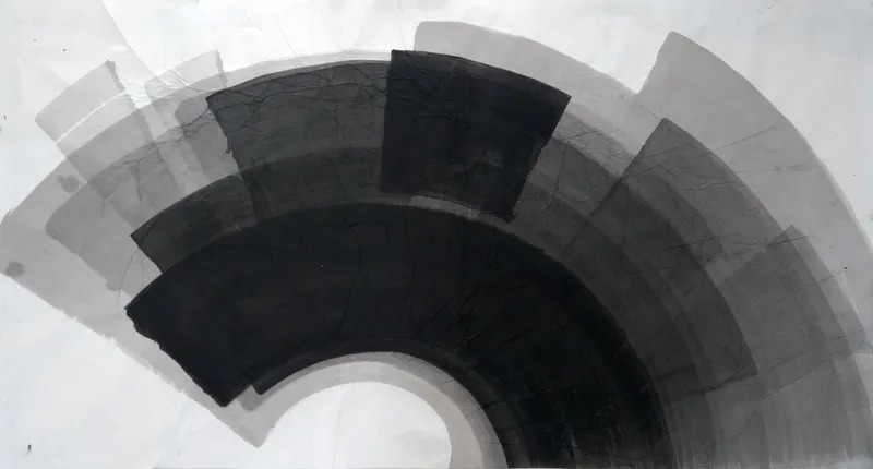 T_339: A large fan of concentric arcs, pale grey outside to black inside, curves from the left edge over the top to the bottom right around a white half-circle.