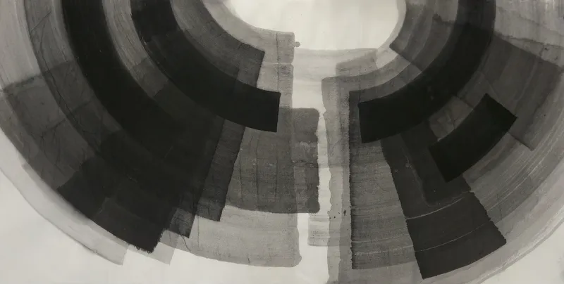 T_347: Black and grey concentric arcs form a split arch around a white oval at top, divided by a white channel running down the centre.
